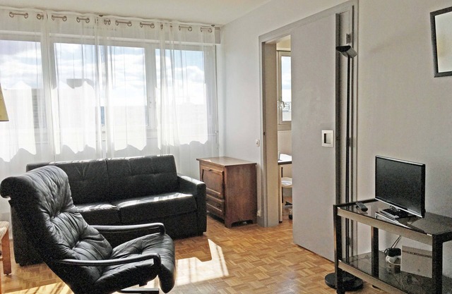 In Paris, for 1 month or more!