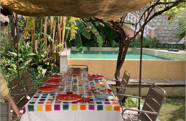 In pretty Nice townhouse near the Libé garden swimming pool sauna 2 bedrooms