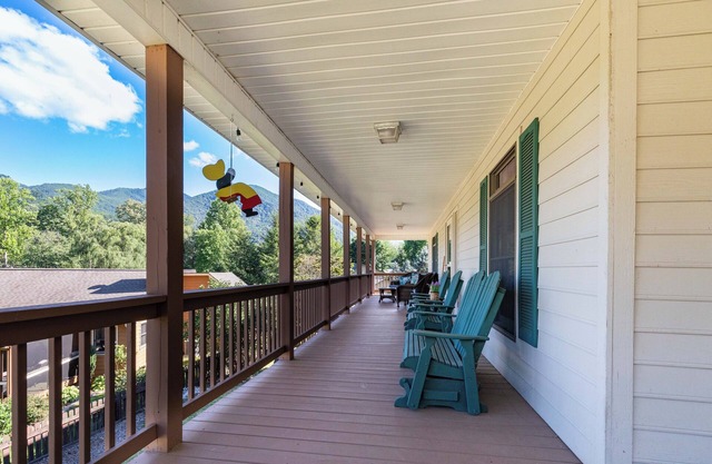 In The Center of Maggie Valley/Sleeps 10/Game Room