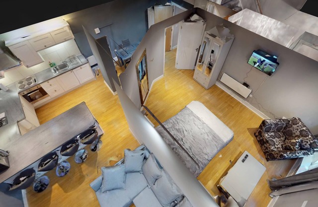 IN THE CITY PROPERTIES , LUXURIOUS 4 BEDROOMS 3 BATHROMS CITY CENTRE LOCATION