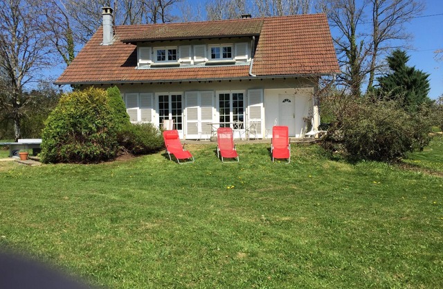 In the countryside, a real cosy house