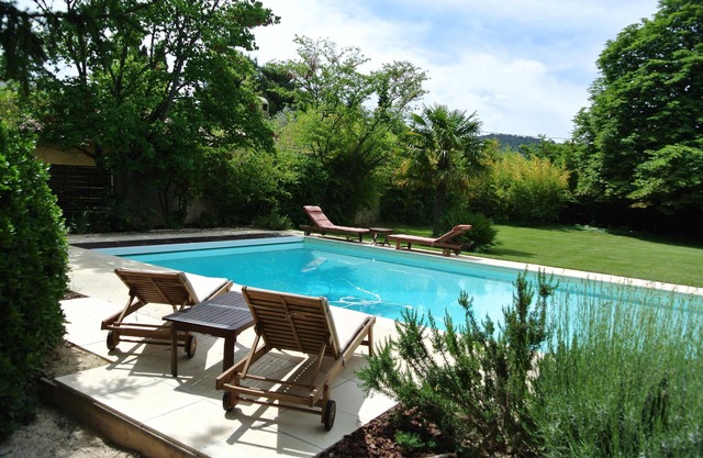 In the heart of Vaison la Romaine, charming house with garden and large 4* swimming pool