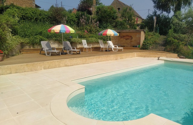 In the heart of black Périgord, old farmhouse with panoramic view