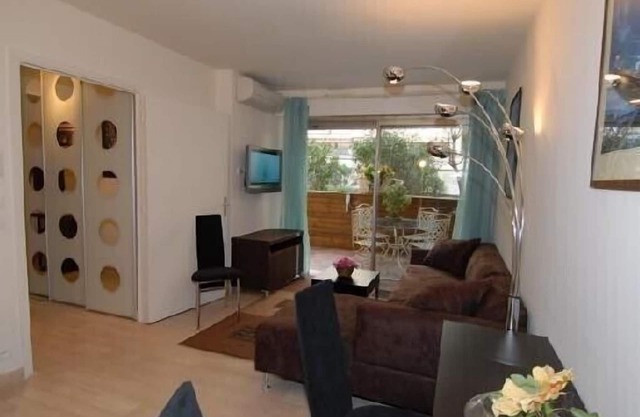 In the heart of Cannes, beautiful apartment + large terrace, ideal for conferences + vacations