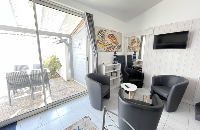 In the heart of La Flotte - House 4 persons- private Patio - Private parking