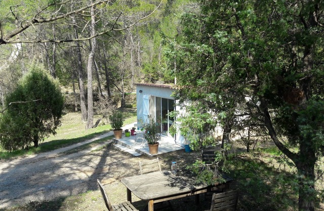 In the heart of nature, a welcoming nest with swimming pool to recharge your batteries