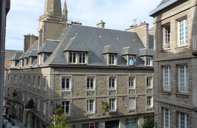 IN THE HEART OF THE CITE CORSAIRE 3 * 164M FROM THE BEACH, SHOPS, FREE PARKING