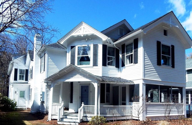 In-Town Victorian 5 Bd Front House &/or 6 Bd Back House w/Beach Rights, Skiing