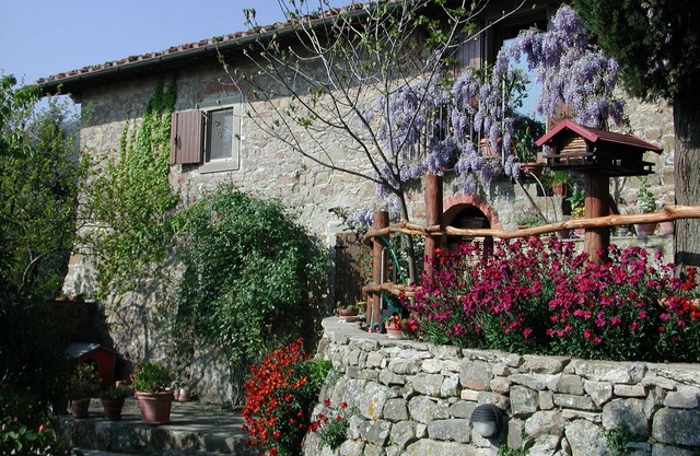 Incisa In Val D Arno: Country Farm Holidays in Tuscany - Apartment for rent in the tuscan countryside