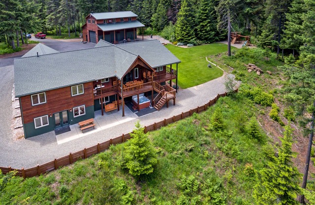 Incredible Aspen Lodge! Year Round Specials | Hot Tub | Sledding Hill | 5 AC
