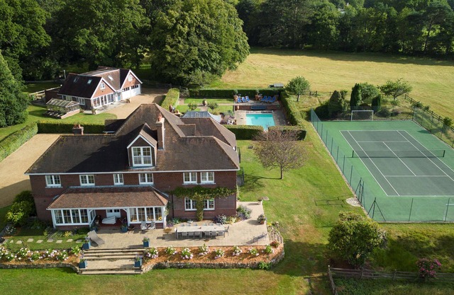Incredible Country House & Cottage, Huge Garden, Pool & Tennis @OldGlebeWaldron