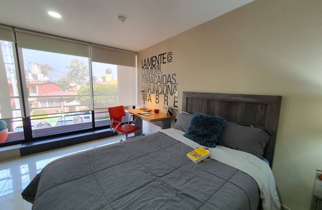 INCREDIBLE PREMIUM SUITE! 2 MINUTES FROM TEC 04!