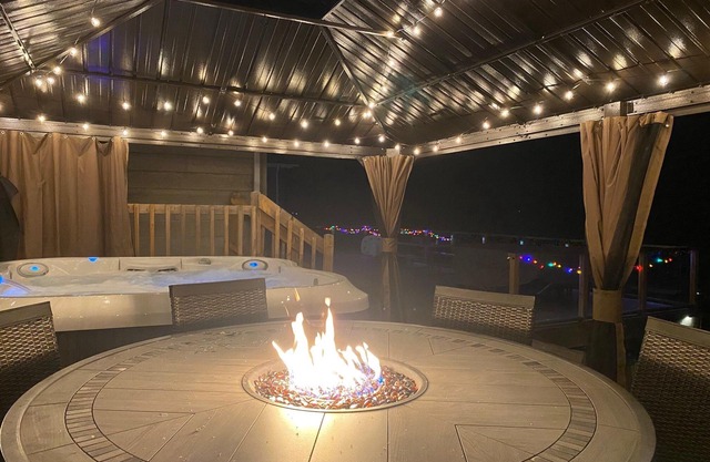 Incredible views, ample amenities & cozy atmosphere