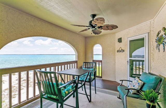 Incredible views of the Santa Rosa Sound from this 1 bd/1bth condo!