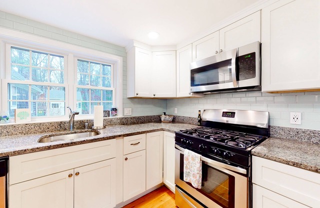 Incredibly spacious home with games, bikes, kayaks, firepit & amazing yard