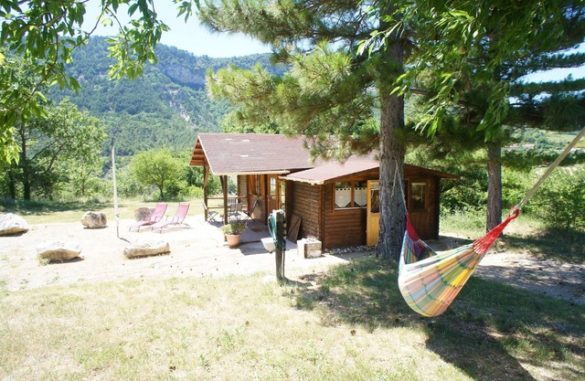 Independent cottage with pool in Provence