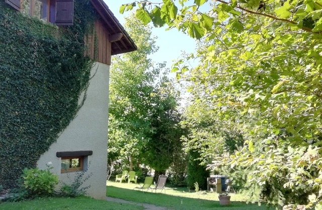 independent 68m2 apartment with large private garden