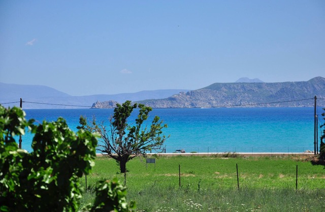 Independent Condo With Stunning View To The Corinthian Bay & Mountains.