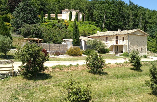 Independent house in Provence, suitable space for rest and relaxation