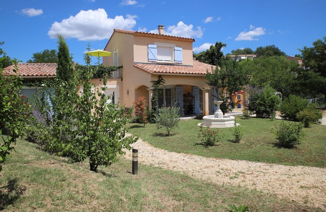 Independent GITE on the 1st floor with terrace and private access.