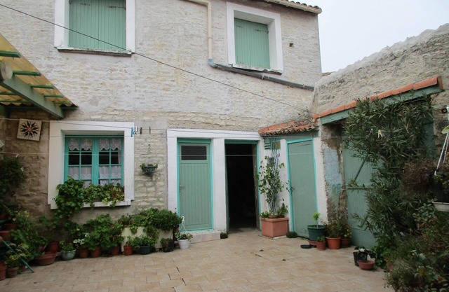 independent house in property retaise for 4 people