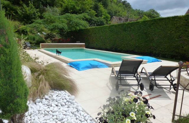Independent house with heated pool (Perigord Noir hamlet)