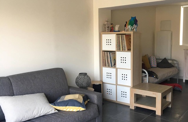 Independent studio in a village close to the wine country