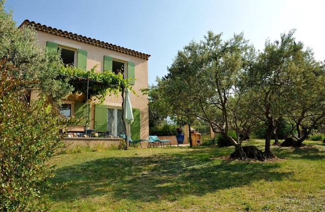 Independent villa at the foot of Mt Ventoux