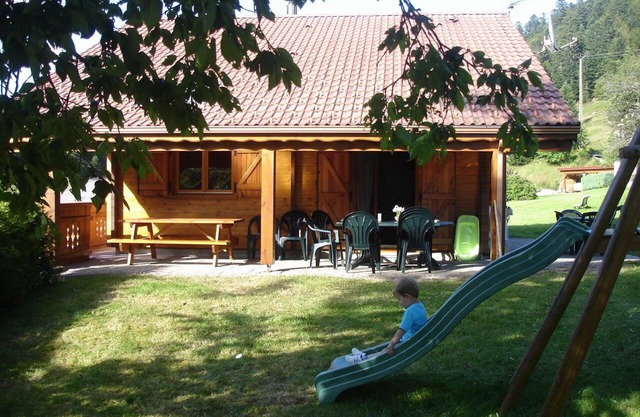 Individual chalet 1 km from the slopes, all inclusive