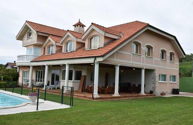 Individual chalet, swimming pool, pediment, gym, sauna, Turkish bath, Jacuzzi