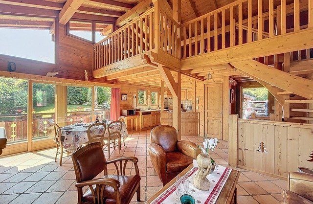 Individual chalet with garage, terrace, laundry room and equipped kitchen