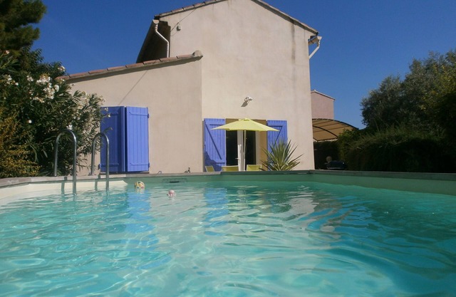 INDIVIDUAL PROVENCE VILLA AT THE FOOT OF MONT VENTOUX