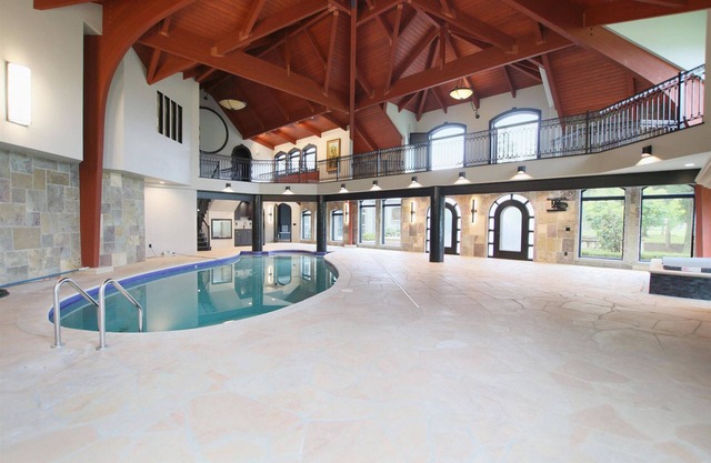 Indoor Pool-HotTub-Movie Theatre-Pool Tables-Water & Fire Fountain