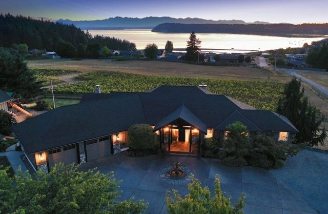 Indoor swim spa/hot tub with Bay View & Vineyard