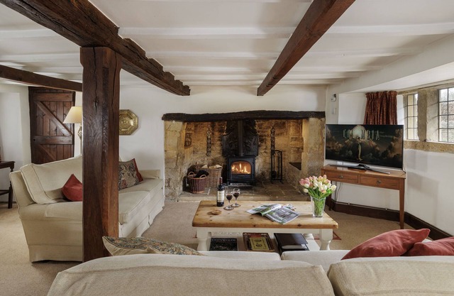 Inglenook Cottage - sleeps 2 guests in 1 bedroom