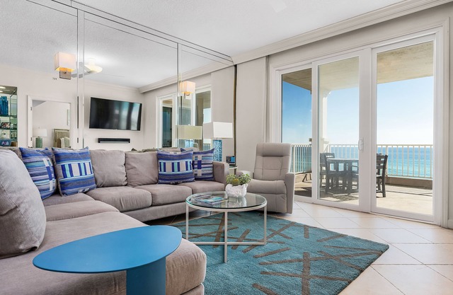 Inn at Crystal Beach 405 Luxury Beachfront Condo