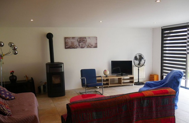 Inn Bazoches-les-Gallerandes, 2 bedrooms, 4 people