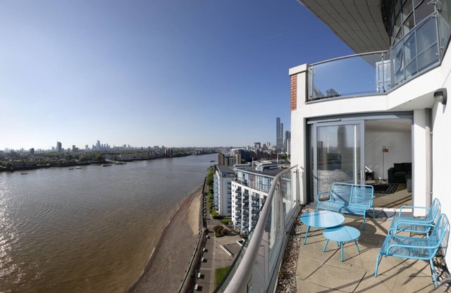 Insta Worthy London 2 Bedroom Flat with 2 Bathrooms Kitchen Thames View Sleeps 6