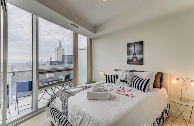Instant Suites Penthouse 2BR Suite in ❤️ of Toronto Downtown
