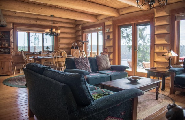 InTheBluff - Galiano's Oceanside Log House