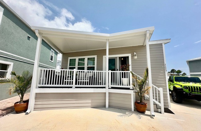 Intracoastal Breezes. charming 2-bed 2ba with Beach access on Nettles Island resort