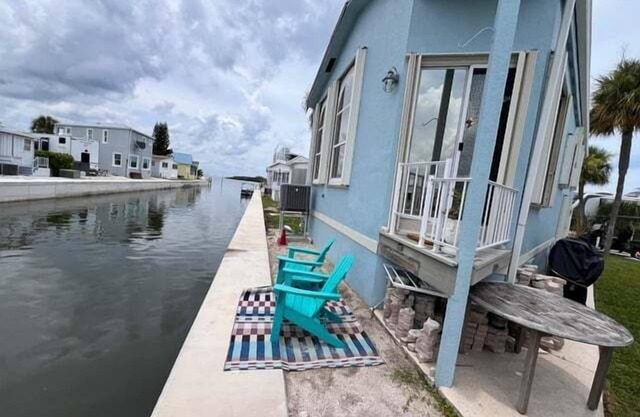 Intracoastal Canal Front Gorgeous 3 bed 2 bath home