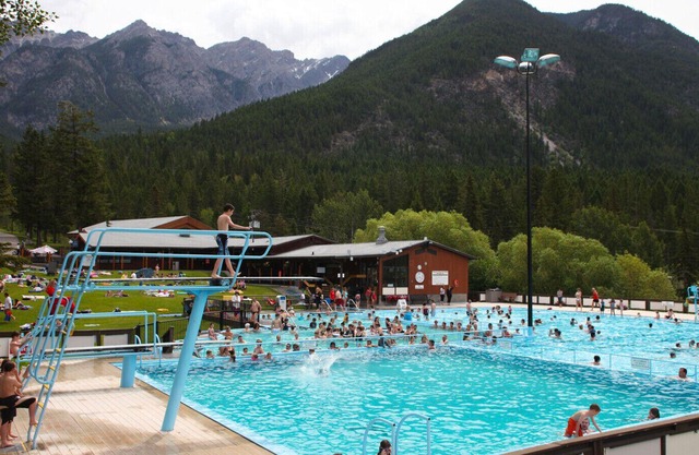 Invermere's Heron Point - 2 Br Condo,Hot Tub,Skiing! Walk to Town, Bakery,Shops