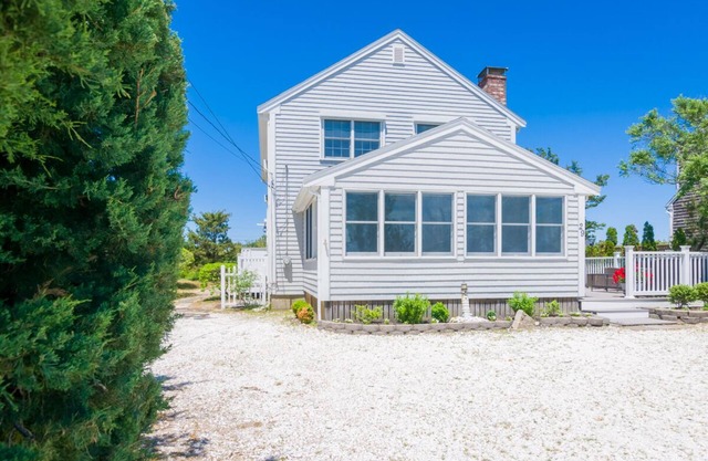 Inviting and Comfortable Beach House with Deeded Private Beach Rights