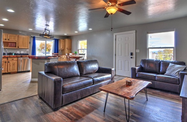 Inviting Central Retreat Adventure Hunting Fishing 5 Bedroom