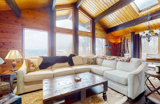 Inviting mountain view home with game room, balcony & W/D