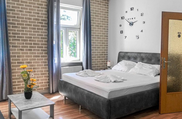 Inviting Simmering Apartment with 2 Bedrooms