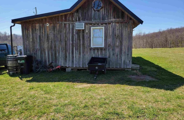 Iona Cabin: Your Cozy Retreat for Hunting, Off-Roading, and Relaxation