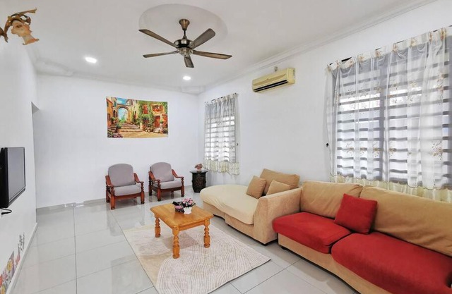 Ipoh stadium 1min/wahkeongpark simee 18pax bungalow cottage