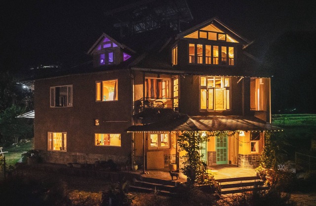 Ira's Hideaway "Mud and Bamboo House overlooking Palampur'